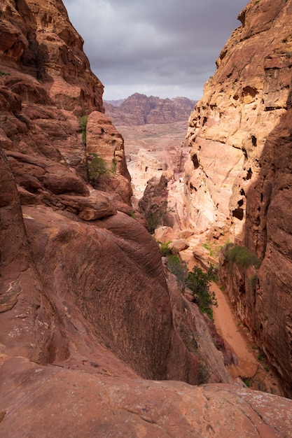 canyon nelle montagne del deserto della Giordania a Petra