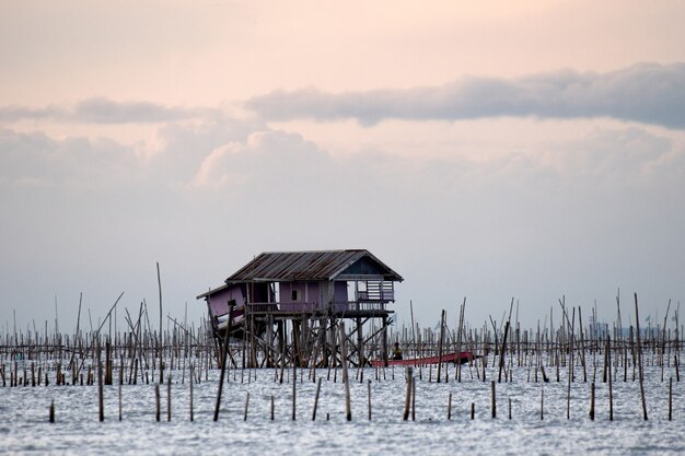 Capanna del pescatore sul mare Provincia di Chonburi