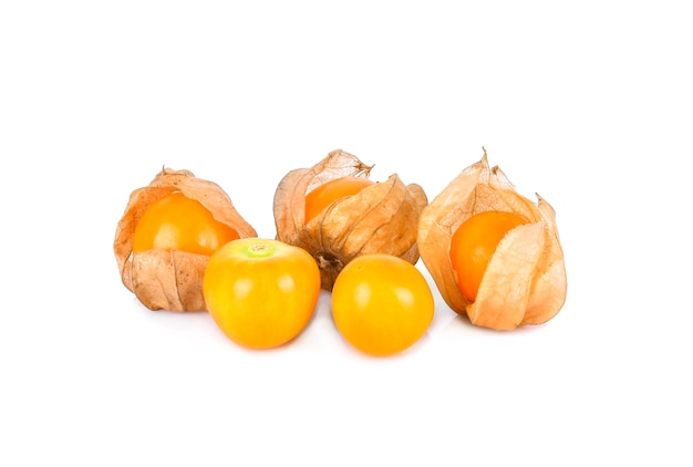 Cape Gooseberry su uno sfondo bianco