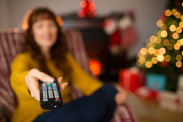 Capelli rossi con telecomando a Natale