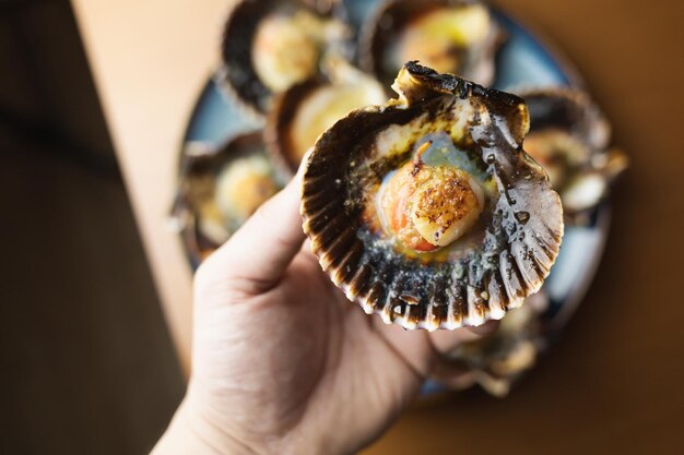 Capesante alla griglia con limone e prezzemolo