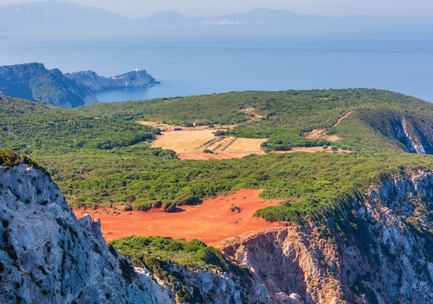 Capo sud dell'isola e faro di Lefkada (Lefkada, Grecia, Mar Ionio). Vista dall'alto.