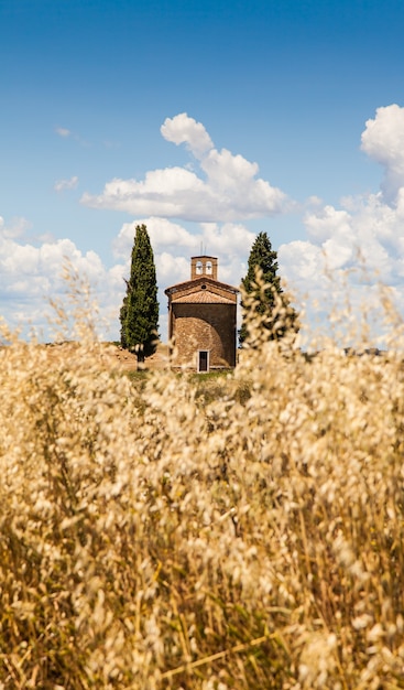 Cappella di Vitaleta (Chiesa di Vitaleta), Val d'Orcia, Italia. L'immagine più classica della campagna toscana.