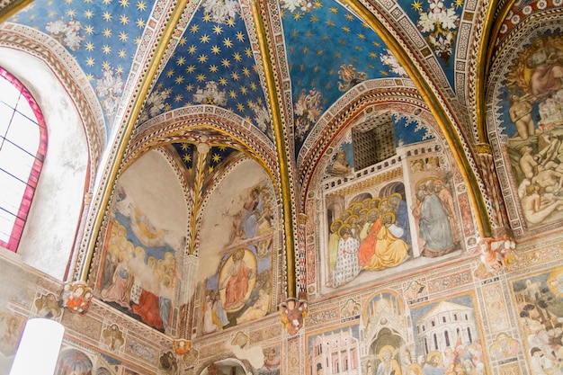 Cappella in rovina all'interno della Cattedrale di Toledo, in Spagna