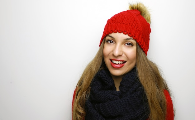 Cappello donna con pompon rosso