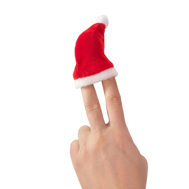 Cappello rosso di Babbo Natale sulle dita su sfondo bianco