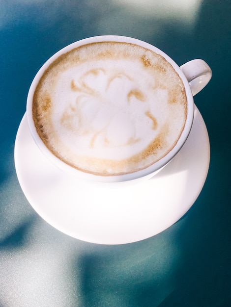 Cappuccino in estate caffè all'aperto