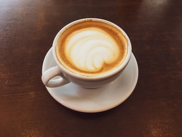 Cappuccino in un ristorante durante una pausa caffè