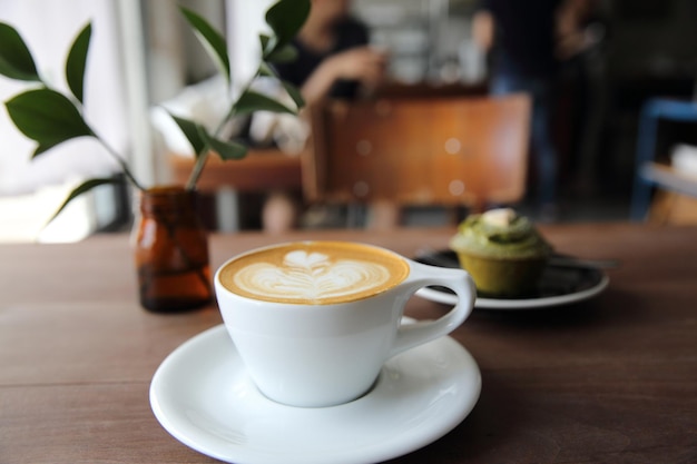 Cappuccino su fondo in legno