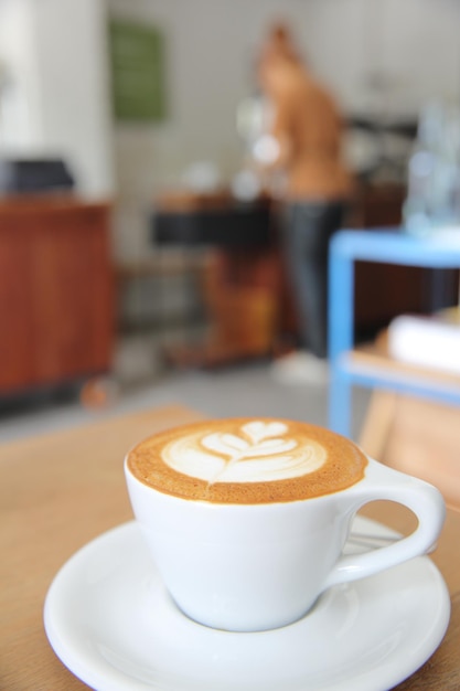 Cappuccino su fondo in legno