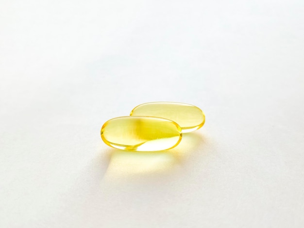 Capsule chiuse con integratore alimentare olio di pesce omega 3 vitamina A vitamina D vitamina D3 vitamina