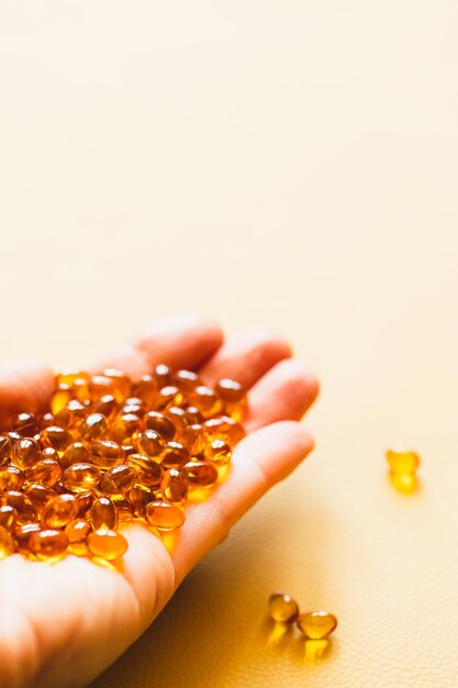 Capsule di vitamina D3 Vitamine medicinali e integratori alimentari Messa a fuoco selettiva Primo piano di capsule piene di olio adatte per olio di pesce omega 3 omega 6 omega 9 vitamina A vitamina D vitamina D3 vitamina E