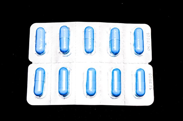 Capsule medicinali blu in blister