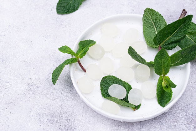 Caramelle alla menta dolce e dura