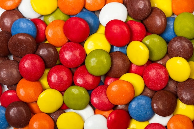 Caramelle di cioccolato a guscio duro multicolore