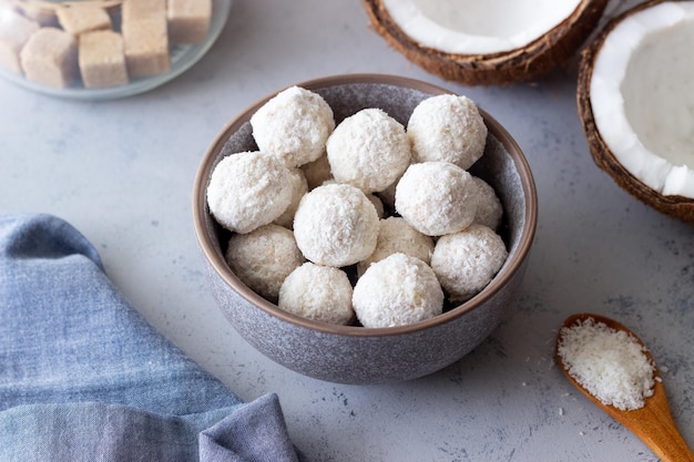 Caramelle o biscotti al cocco Dessert Cocco Cibo vegetariano