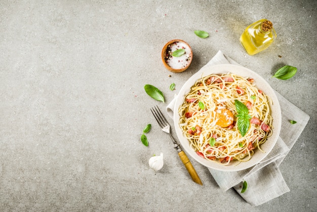 Carbonara di pasta tradizionale italiana