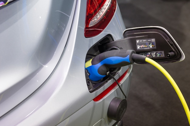 Carica di una batteria per auto elettrica