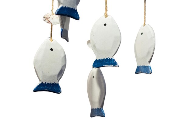 Carino piccolo pesce decorazione in legno isolato sfondo bianco su DecorSouvenirs