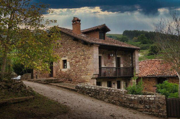 Carmona è un centro abitato appartenente al Comune di Cabuerniga Cantabria