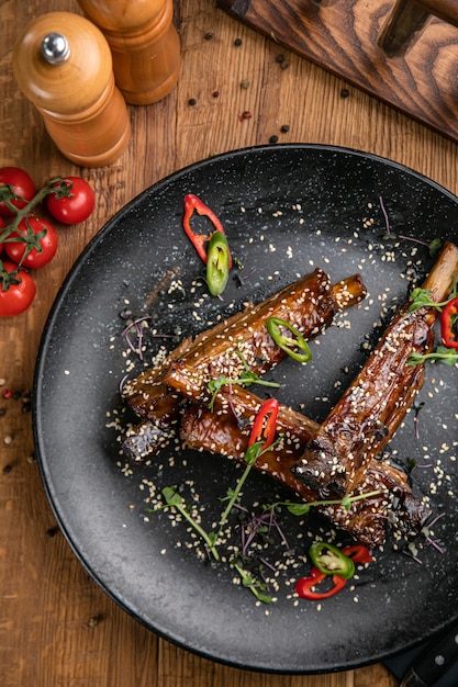 Carne alla griglia dal menu di un ristorante italiano