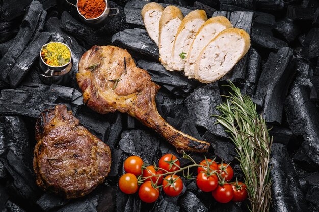 carne alla griglia nella cucina del ristorante