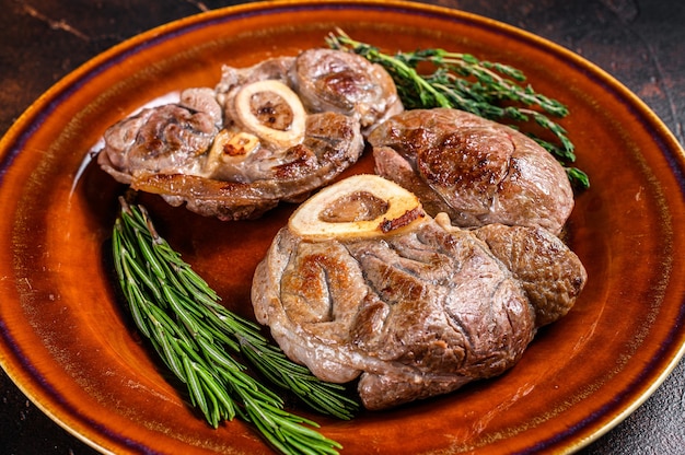 Carne cotta con osso Stinco di vitello Osso Buco, bistecca di ossobuco italiano