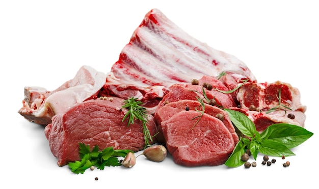 Carne cruda fresca sulla scrivania