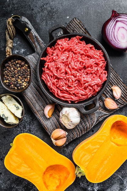 Carne cruda tritata, zucca con aglio e cipolla