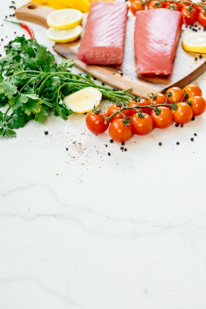 Carne di filetto di tonno crudo