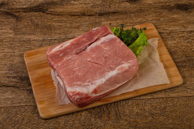 Carne di maiale cruda per la cottura