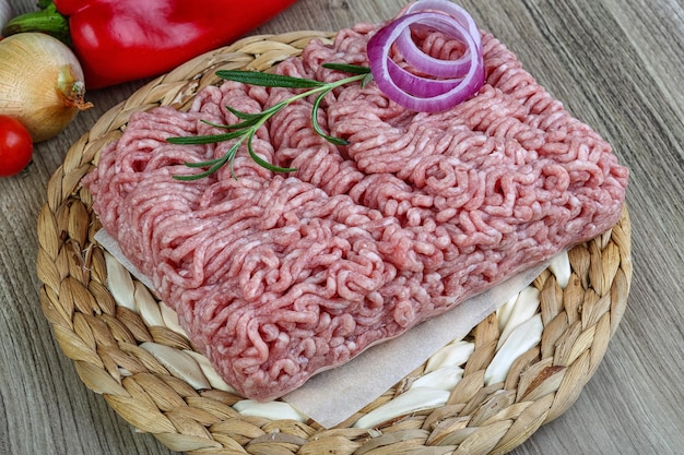 carne di maiale tritata grezza