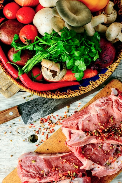 Carne fresca tagliata