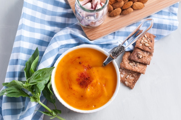 Carota con zuppa di paprika