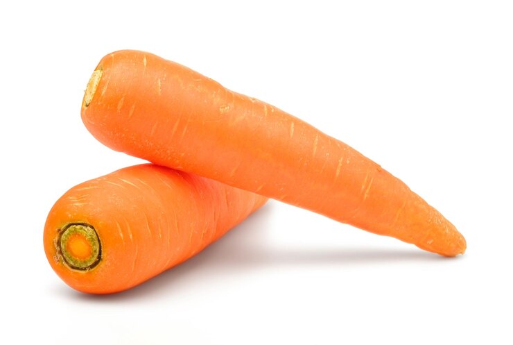 Foto carota isolata su sfondo bianco