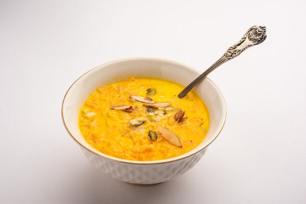 Carota Kheer o payasam noto anche come Gajar ki Khir