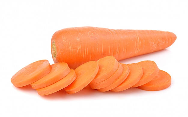 Carota su spazio bianco