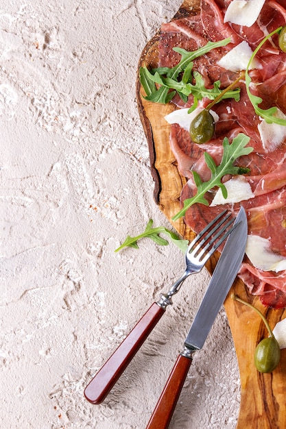 Carpaccio di manzo con capperi