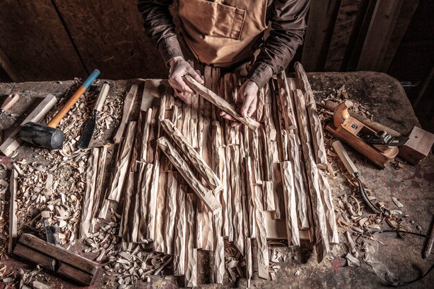 Carpenter in officina