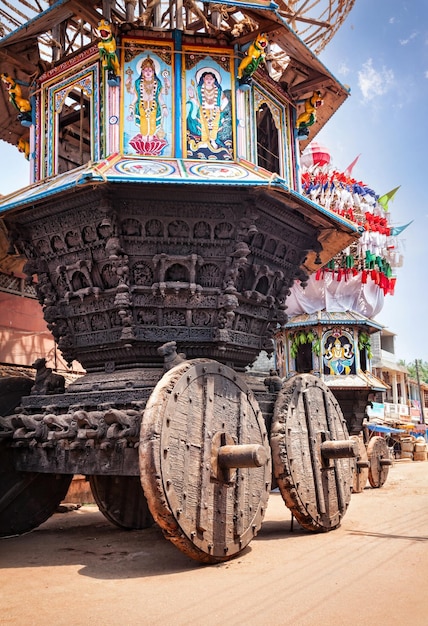 Carri di legno in India