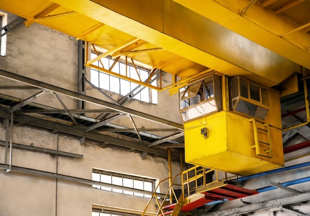 Carroponte nell'officina della fabbrica