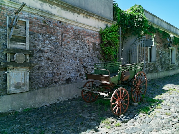 Carrozza antica su una strada