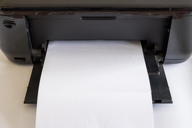 Carta bianca in toner e colori neri per la stampante