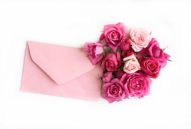 Carta con rose per congratularmi con il giorno di San Valentino