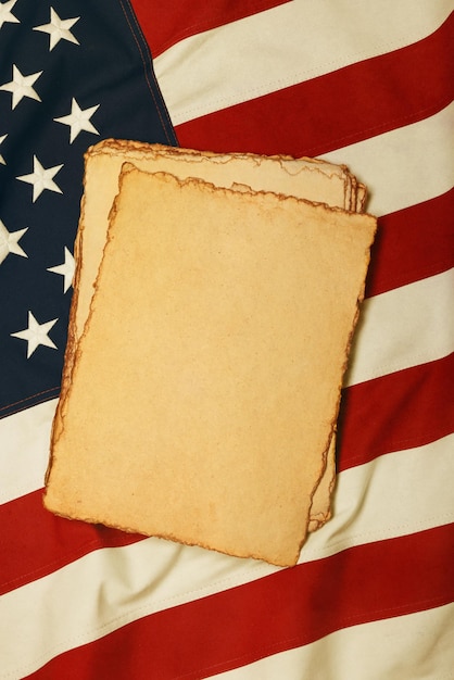 Carta d'epoca sulla vecchia bandiera americana degli Stati Uniti