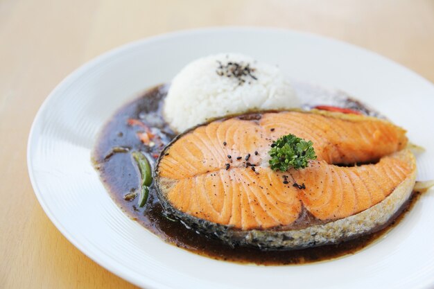 Carta di salmone nero con riso