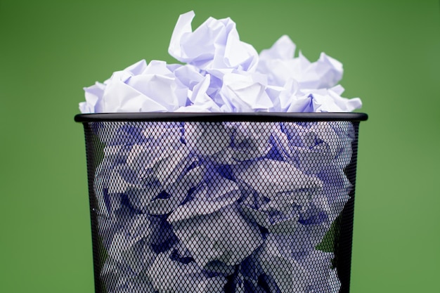 carta di scarto spazzatura spazzatura riciclabile spazzatura cestino nero errori nelle scartoffie documenti finanziari ufficio carta da scrivere