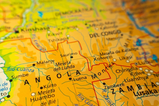 Carta orografica dell'area dell'Angola Zambia e Congo nell'Africa centrale Con riferimenti in spagnolo Concetto di cartografia geografia del viaggio Approccio differenziale