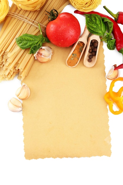 Carta per ricette spaghetti con verdure e spezie isolate su bianco