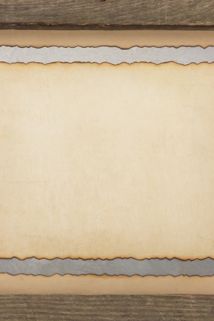 Carta pergamena invecchiata e legno